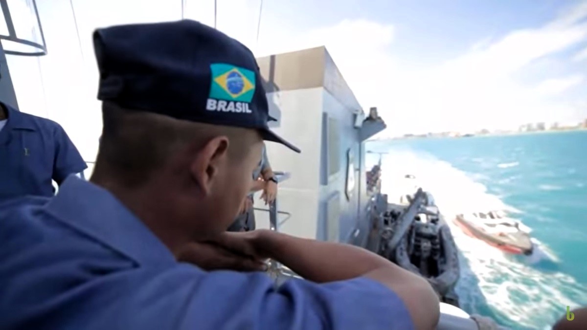 Aprendiz de Marinheiro da Marinha do Brasil em um navio 